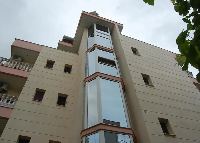 Pensión Nuovo Sun Golem (Tirana)